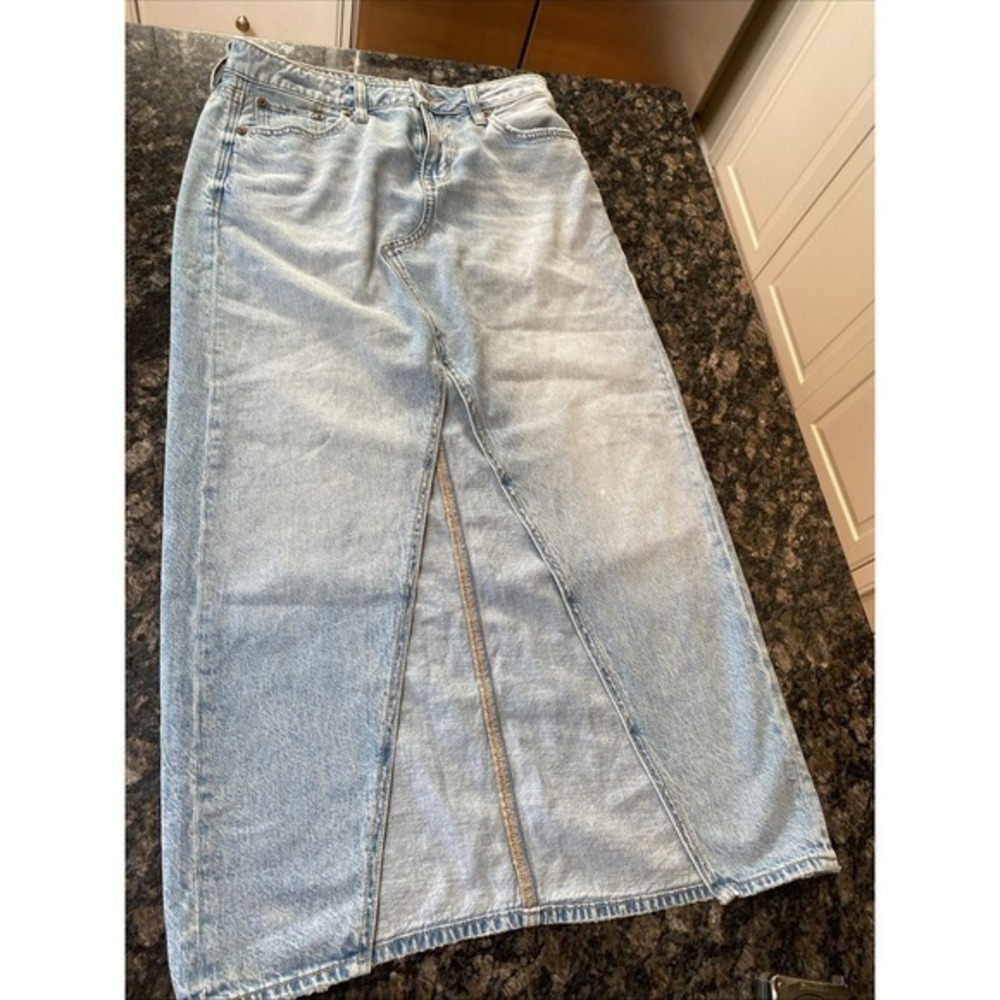 American Eagle Dreamy Drape Low-Rise Denim Maxi Skirt Size 0 3626